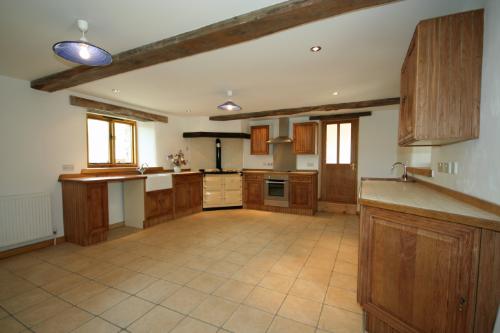 Large Kitchen with Herritage oil cooker
